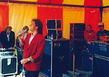 Gerard Joling met op de achtergrond DJ René Lust